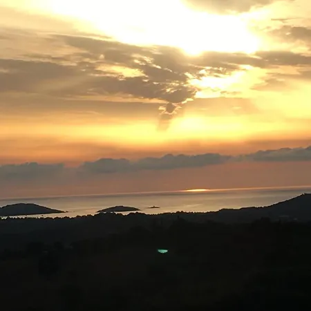 Holiday home Vue En Avec Piscine *